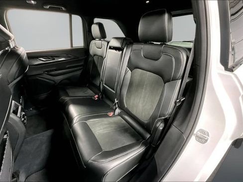 Used 2023 Jeep Grand Cherokee Altitude AWD/4WD image 21