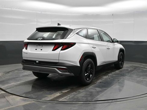 New 2026 Hyundai Tucson SE image 8