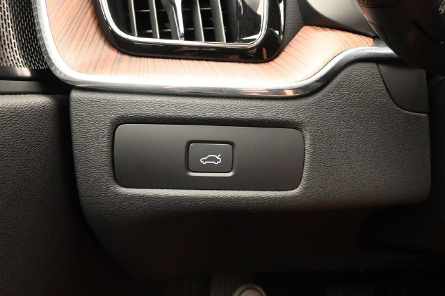 Used 2023 Volvo XC60 B6 Ultimate w/ Climate Package AWD/4WD image 28