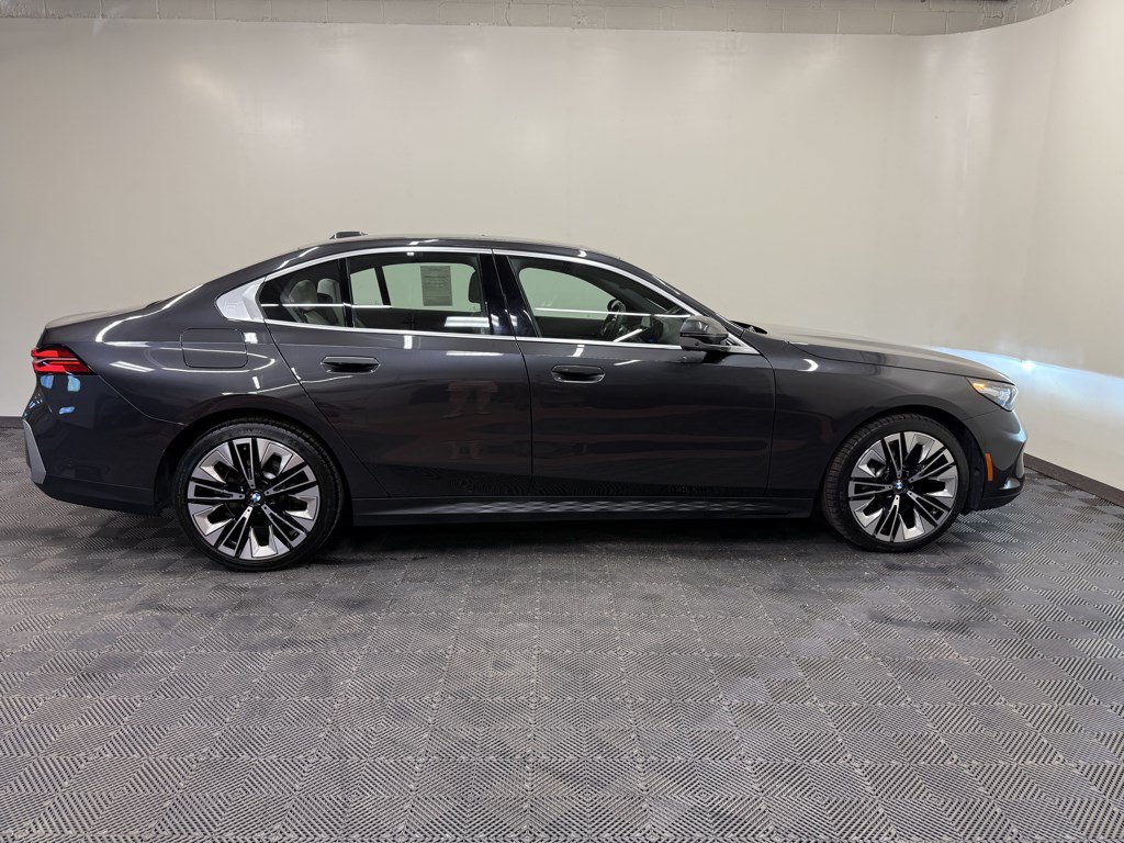 Used 2024 BMW 530i xDrive w/ Premium Package AWD/4WD image 8