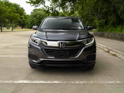 Certified 2022 Honda HR-V LX image 3