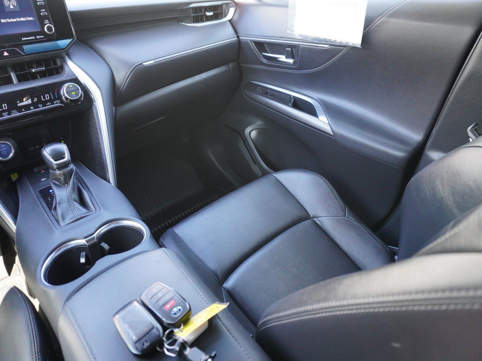 Used 2022 Toyota Venza XLE AWD/4WD image 16