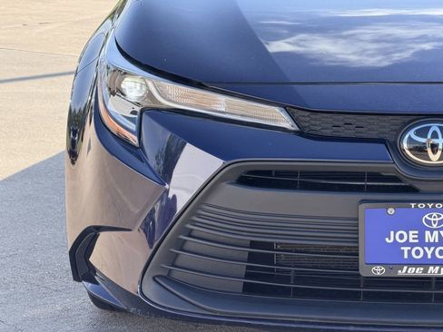 Used 2025 Toyota Corolla LE FWD image 5
