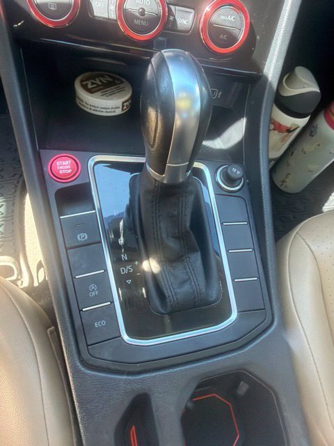 Used 2019 Volkswagen Jetta SE w/ Cold Weather Package FWD image 10