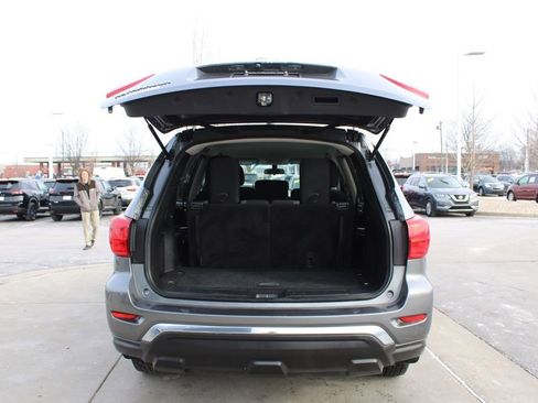 Used 2018 Nissan Pathfinder SV image 9