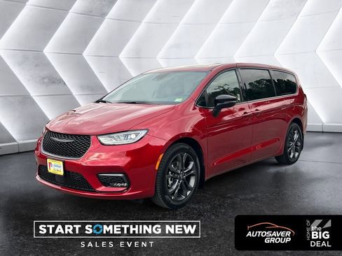 New 2026 Chrysler Pacifica Select image 1