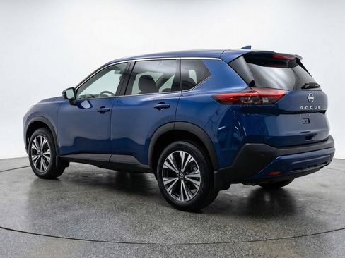 Used 2025 Nissan Rogue SV image 5