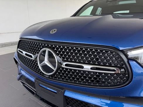 Used 2025 Mercedes-Benz GLC 300 4MATIC image 2