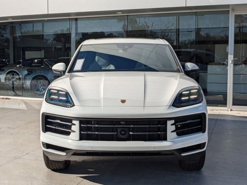 Used 2025 Porsche Cayenne image 12