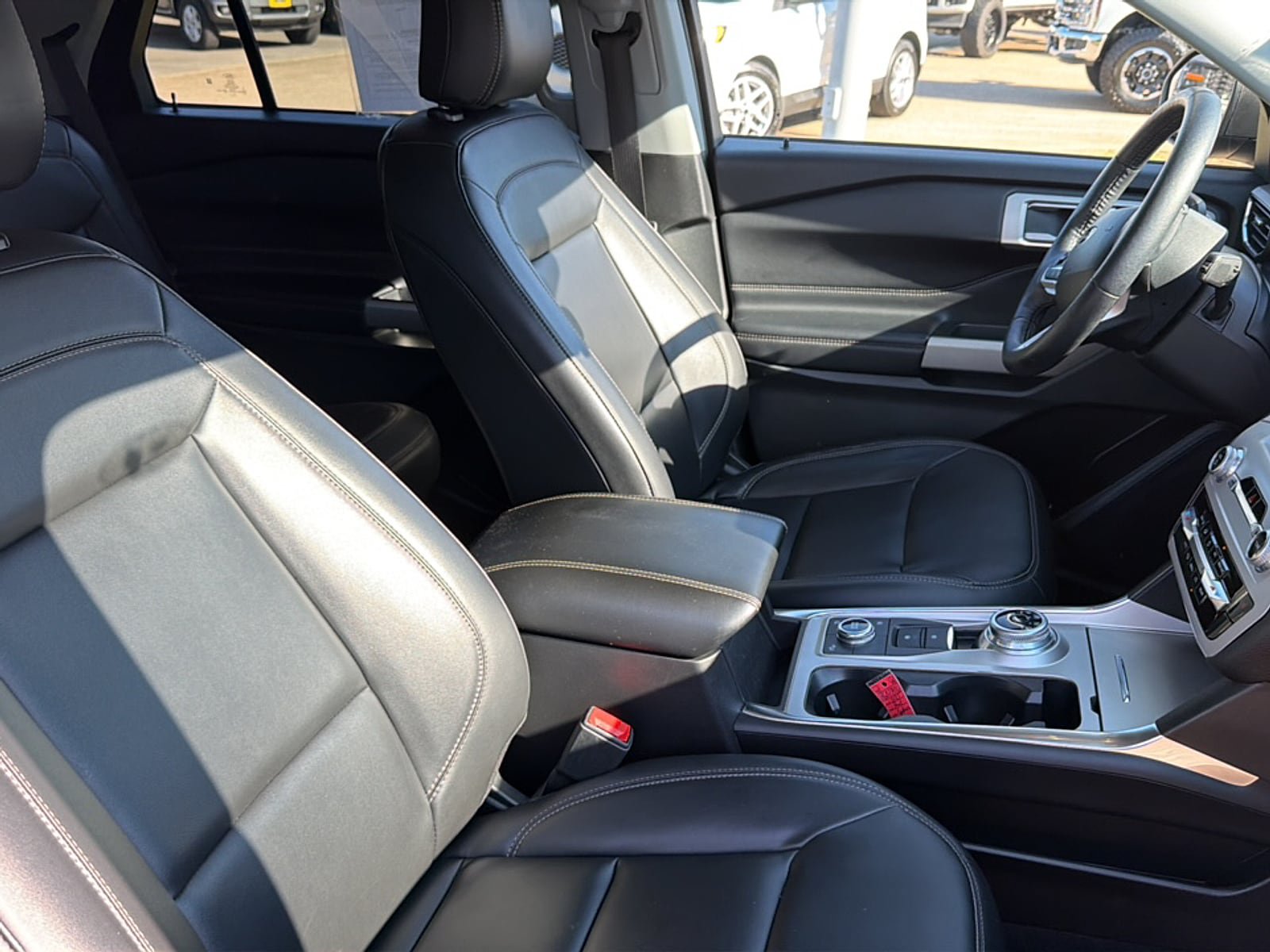 Used 2023 Ford Explorer XLT w/ Equipment Group 202A AWD/4WD image 14