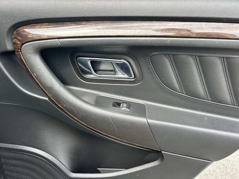 Used 2015 Ford Taurus Limited AWD/4WD image 22