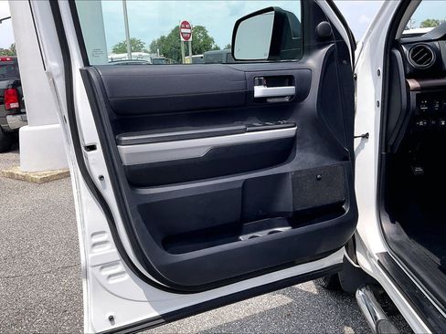 Used 2019 Toyota Tundra Limited w/ Limited Premium Package AWD/4WD image 22