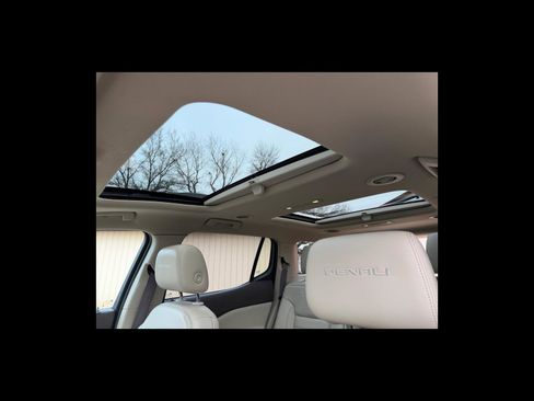 Used 2017 GMC Acadia Denali w/ Technology Package image 25