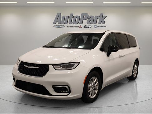 Certified 2025 Chrysler Pacifica Select FWD image 7