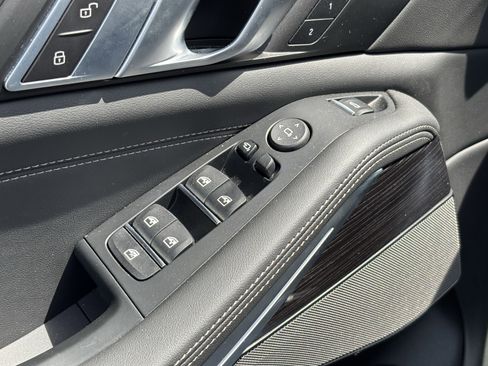 Used 2026 BMW X5 sDrive40i w/ M Sport Package image 15