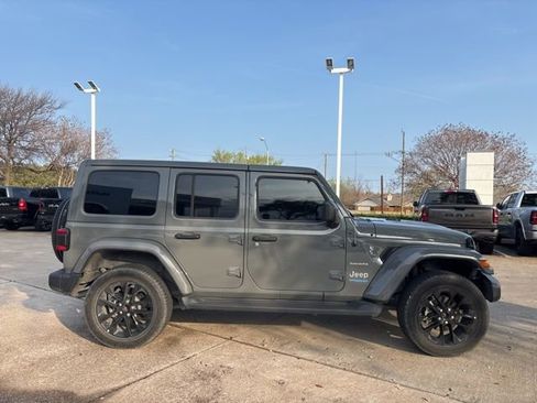 Used 2022 Jeep Wrangler Unlimited Sahara w/ Cold Weather Group image 4