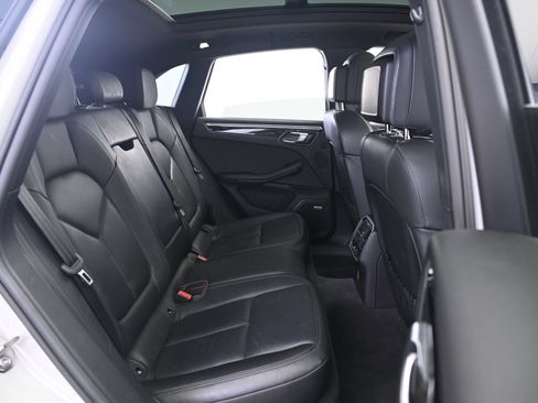 Certified 2023 Porsche Macan S AWD/4WD image 18