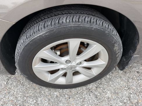 Used 2015 Nissan Versa FWD image 9