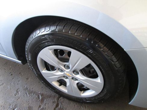 Used 2018 Chevrolet Cruze LS image 36