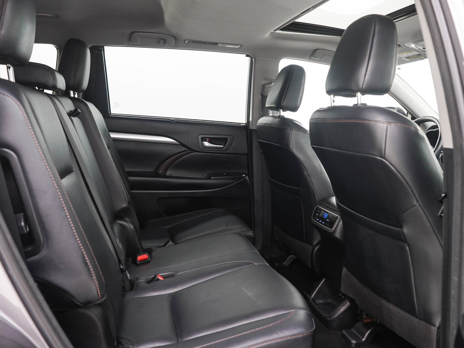 Used 2018 Toyota Highlander XLE AWD/4WD image 14