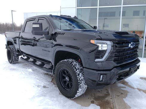 Used 2024 Chevrolet Silverado 3500 LT w/ Midnight Edition image 3