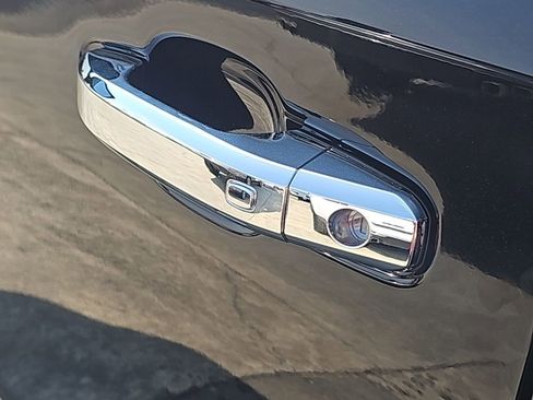 New 2026 GMC Sierra 1500 SLT image 10