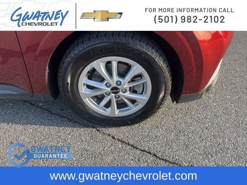 Used 2024 Kia Carnival LX image 12