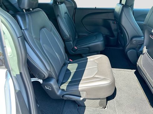 New 2026 Chrysler Pacifica Select image 27