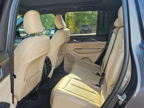 Used 2023 Jeep Grand Cherokee Limited w/ Luxury Tech Group II AWD/4WD image 27