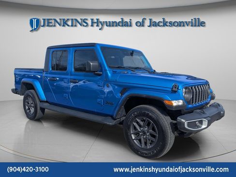 Used 2024 Jeep Gladiator Sport image 6