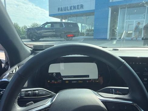 Used 2025 Chevrolet Equinox LT w/ Convenience Package II AWD/4WD image 14