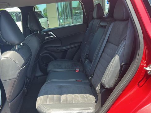 Used 2023 Mitsubishi Outlander SE FWD image 17