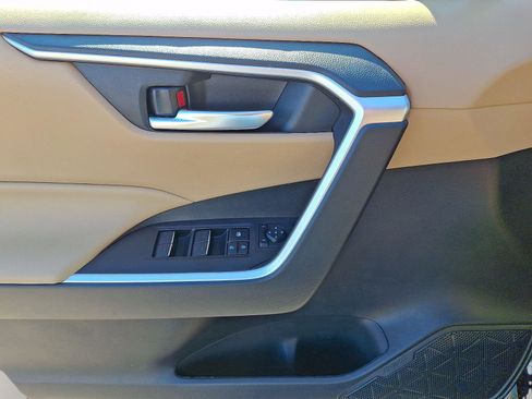 Used 2024 Toyota RAV4 XLE Premium image 41