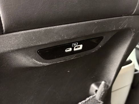 Used 2023 Chrysler Pacifica Touring-L FWD image 24