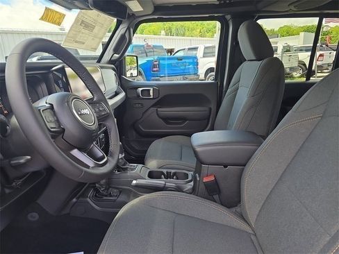 New 2025 Jeep Gladiator Sport image 11