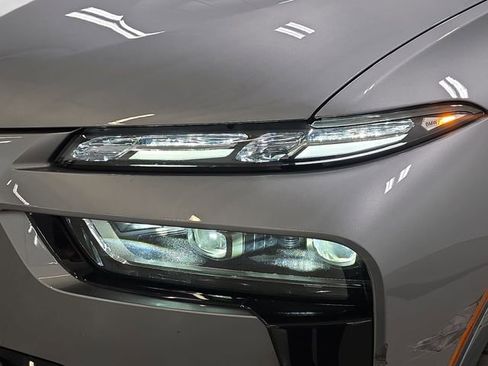 Used 2024 BMW X7 M60i w/ Executive Package image 31