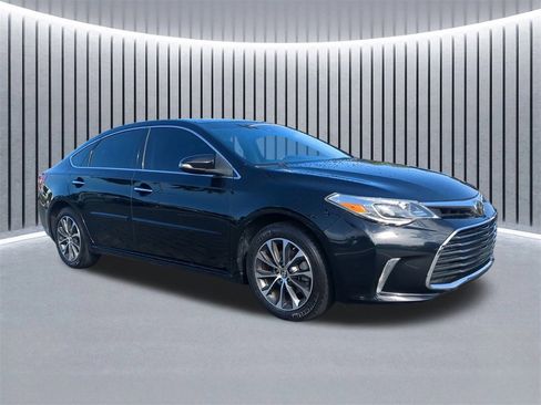 Used 2018 Toyota Avalon XLE w/ Protection Package image 3