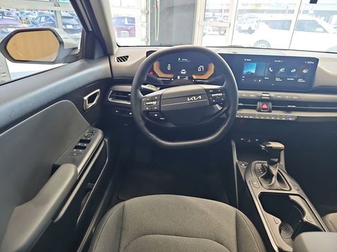 Used 2025 Kia K4 LXS image 17