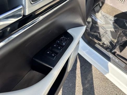 Used 2022 Lincoln Nautilus Black Label image 12