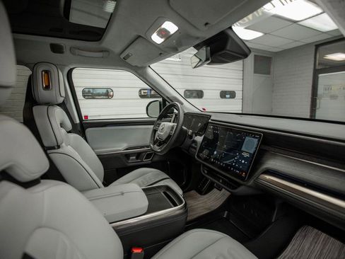 Used 2023 Rivian R1S Adventure image 15