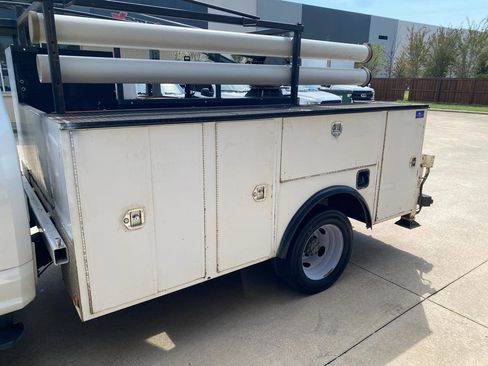 Used 2017 Ford F550 2WD Regular Cab Super Duty image 27