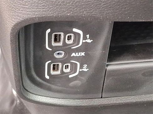 Used 2024 RAM 2500 Tradesman w/ Chrome Appearance Group image 18