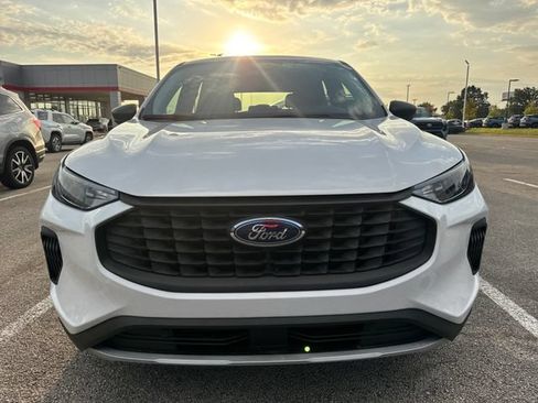 Used 2023 Ford Escape FWD image 2