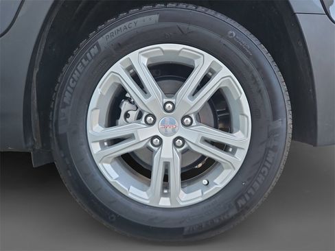 Used 2024 GMC Terrain SLE image 8