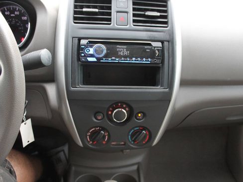Used 2015 Nissan Versa SV FWD image 33
