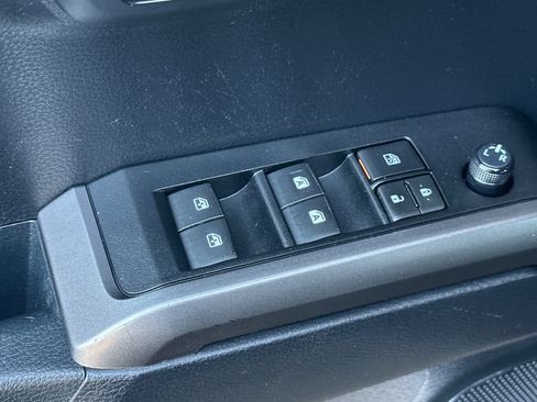 Used 2019 Toyota Tacoma TRD Sport AWD/4WD image 13