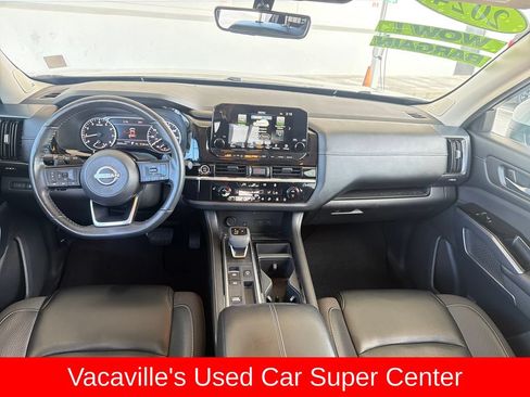 Used 2024 Nissan Pathfinder SL w/ SL Premium Package FWD image 12