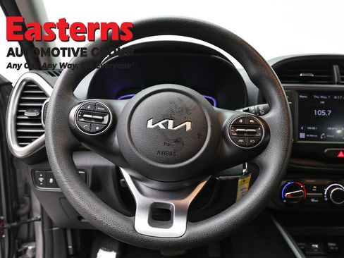 Used 2025 Kia Soul LX w/ LX Technology Package FWD image 10