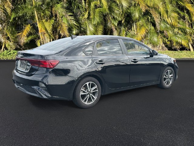 Used 2022 Kia Forte LXS w/ LXS Technology Package FWD image 4