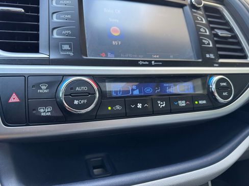 Used 2015 Toyota Highlander Limited image 25